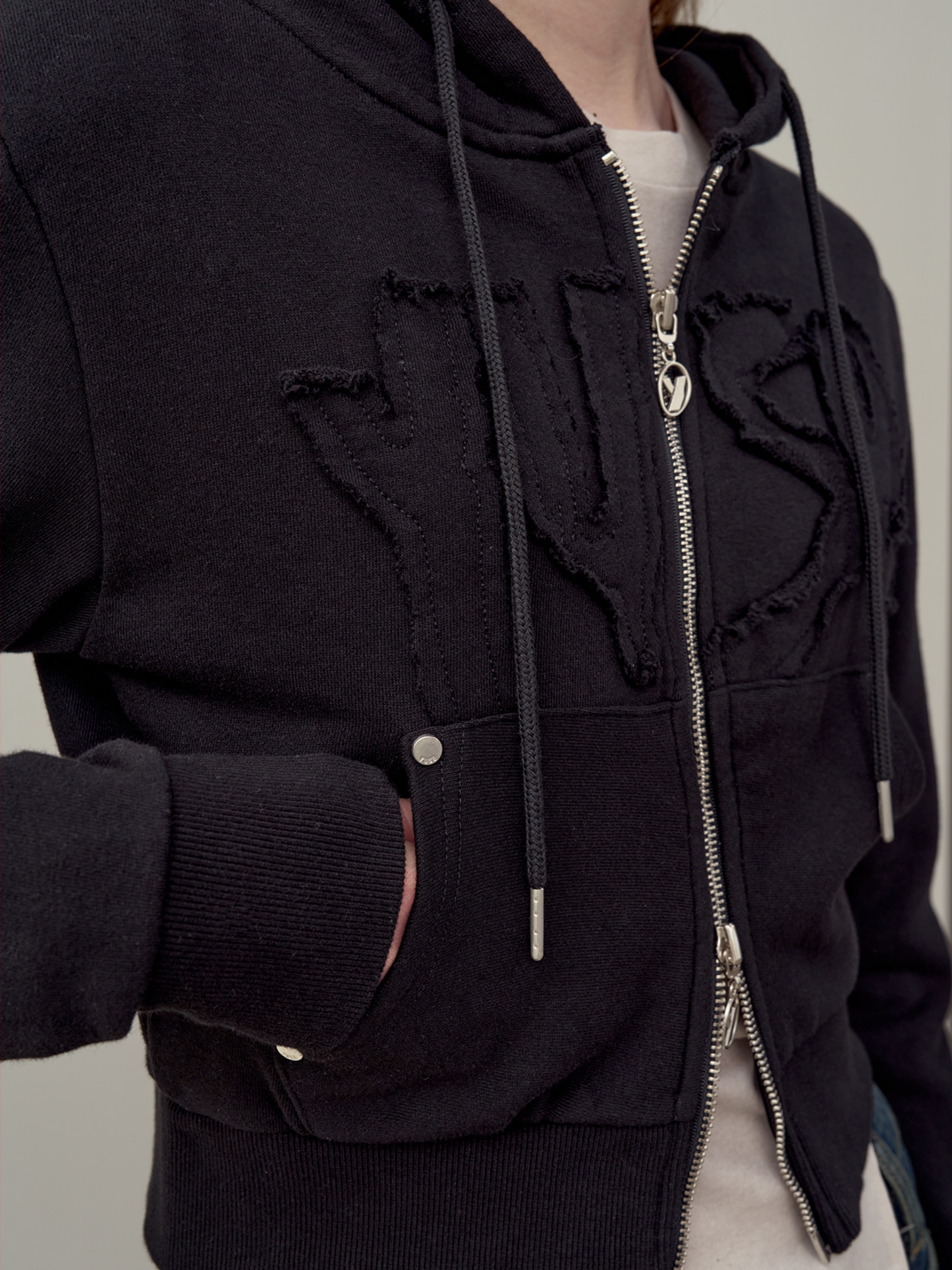 LOGO PATCH HOODIE ZIP-UP TOP