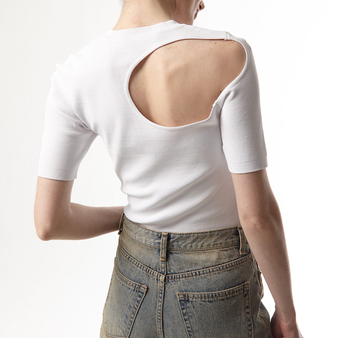 SIGNATURE BACK CUT-OUT KNIT