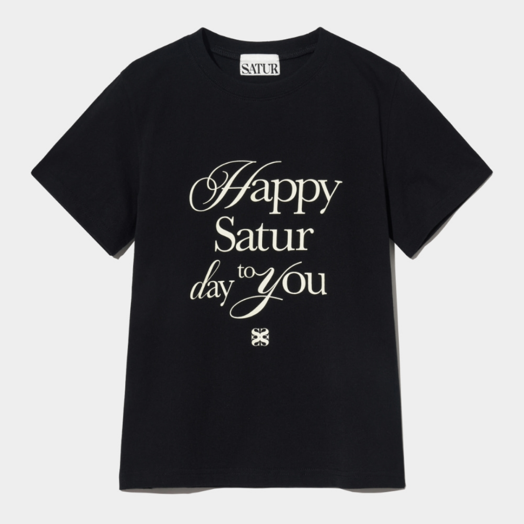 (W) Happy Saturday Typo Graphic T-Shirt